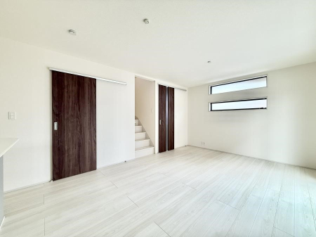 ���r���O ���������S�n�̂����A���z�̃��r���O