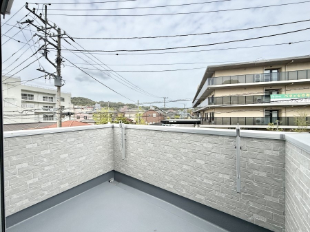 �o���R�j�[ ������ �G�߂̈ڂ낢����������J���I�ȋ�Ԃł�