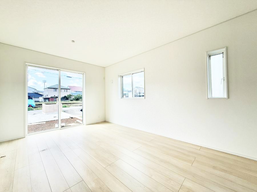 ���r���O ����