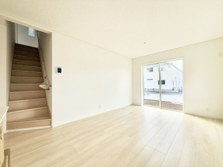 ���r���O ����