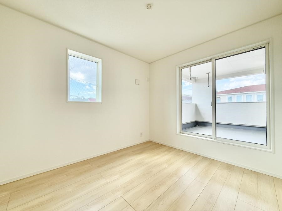 �Q�� ����