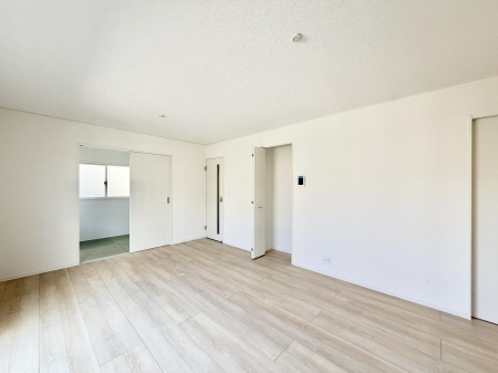 ���r���O ����