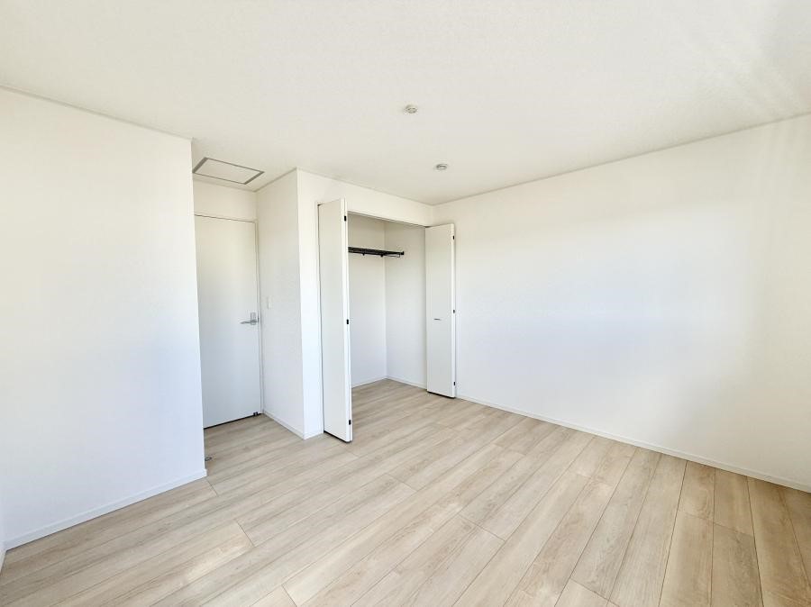 �Q�� ����