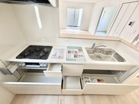 �L�b�`�� �������Ƒ����J��[�߂�A������̂���L�b�`��