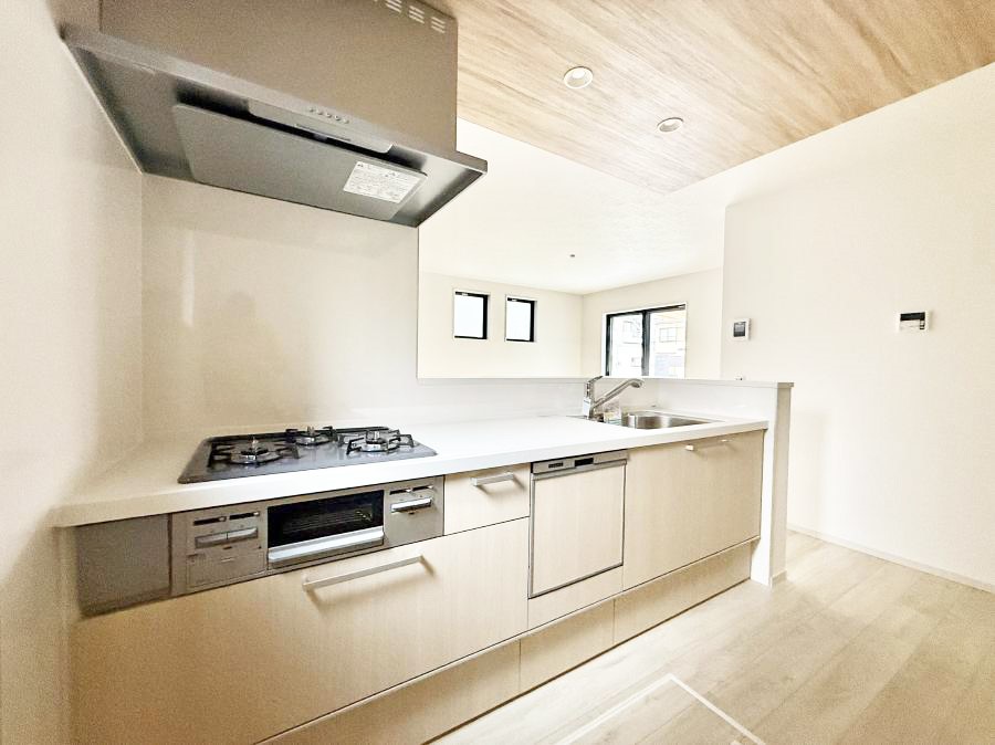 �L�b�`�� �����������������Ԃ����܂��A�Ί炠�ӂ��L�b�`��