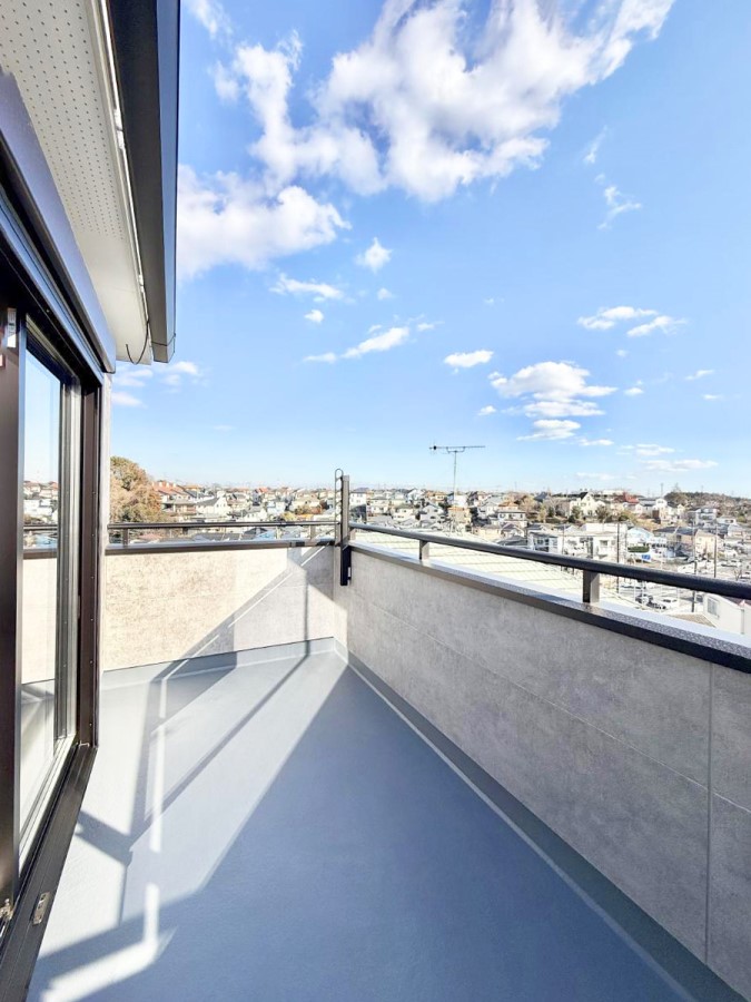 �o���R�j�[ ������ �G�߂̈ڂ낢����������J���I�ȋ�Ԃł�