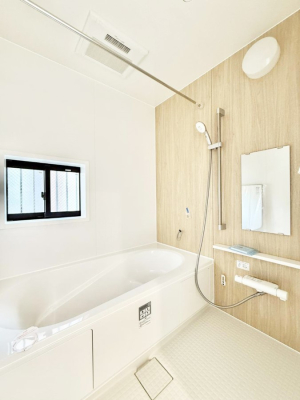 ���� �����������������F�����̕ǖʁA������芰����o�X���[��