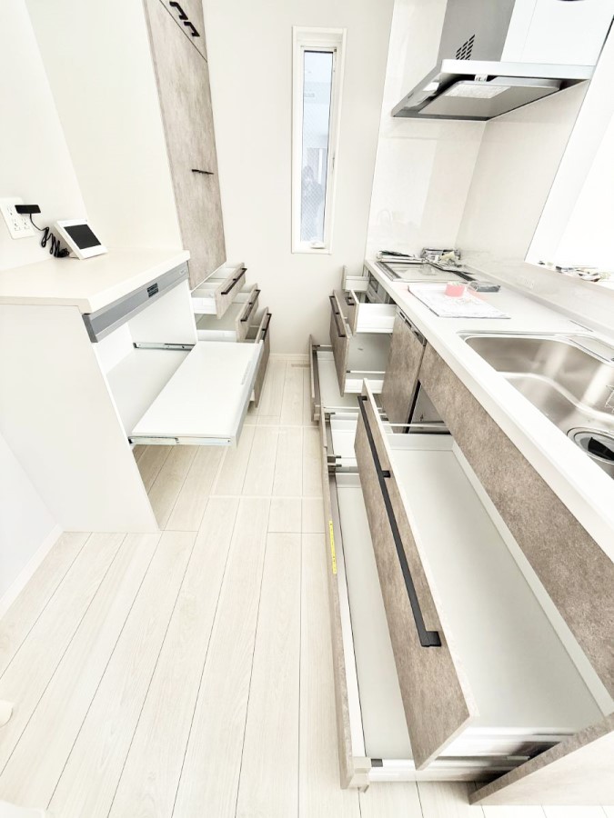 �L�b�`�� �������Ƒ����J��[�߂�A������̂���L�b�`��