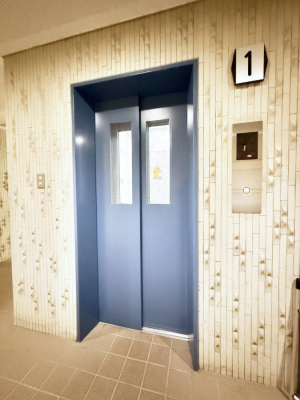 ���̑����� �O�ρ��G���x�[�^�[����������Ă��܂�