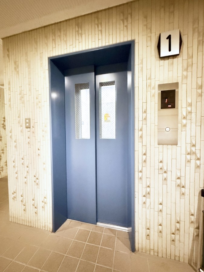 ���̑����� �O�ρ��G���x�[�^�[����������Ă��܂�