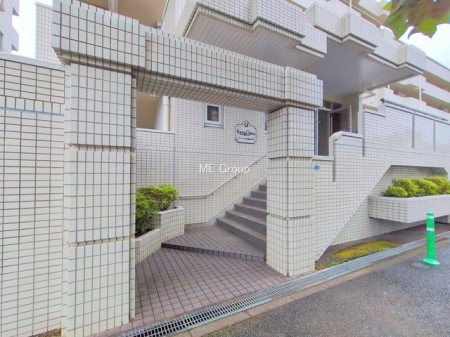 �G���g�����X �O�ρ��Ǘ��̍s���͂����G���g�����X�ň��S���ĕ�点����ł�