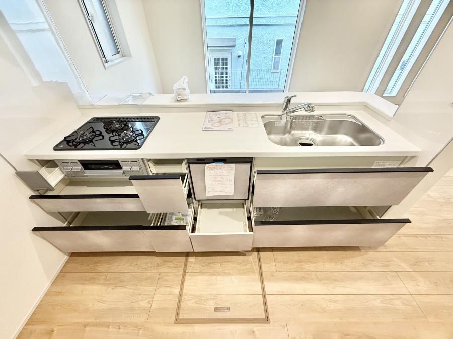 �L�b�`�� �������Ƒ����J��[�߂�A������̂���L�b�`��