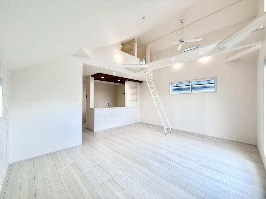 ���r���O ���������났�ƏΊ炪�W�܂�A�S���܂郊�r���O