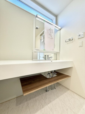 ʑEʏ 邢ʏ͖̎yłႢł