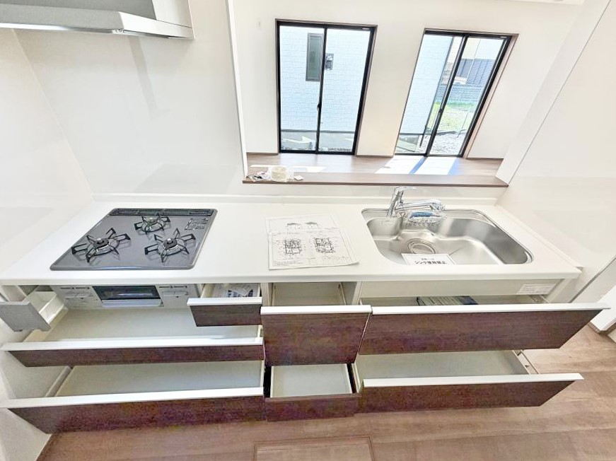 �L�b�`�� �����������������Ԃ����܂��A�Ί炠�ӂ��L�b�`��