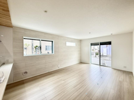 ���r���O ����