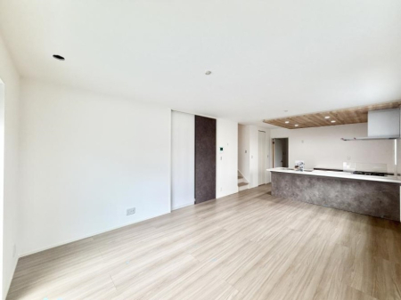 ���r���O ����