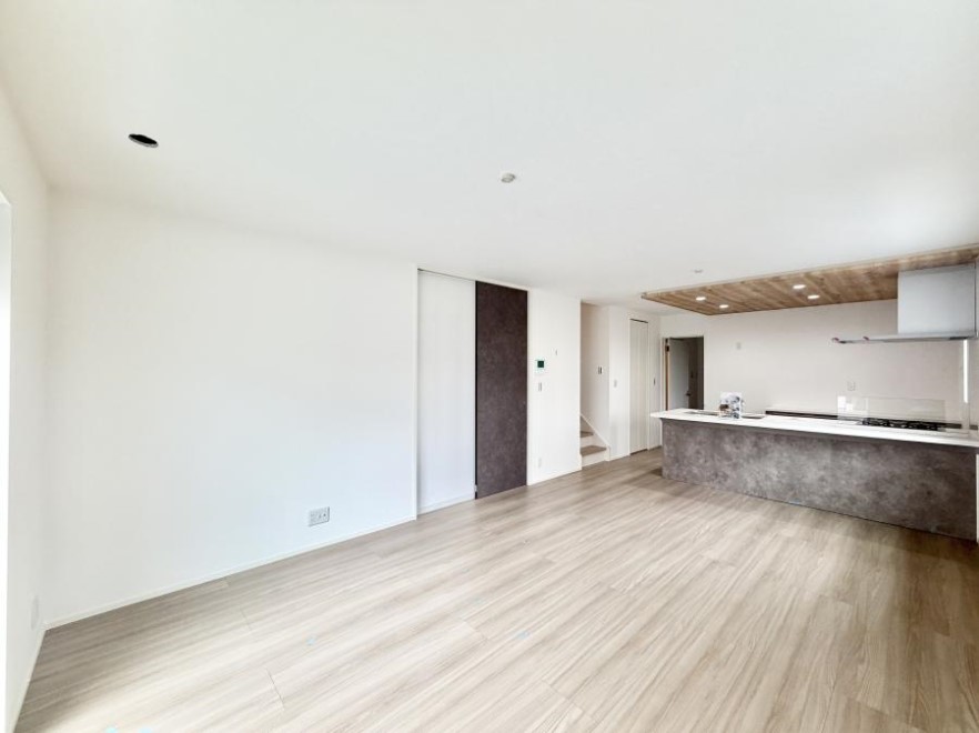 ���r���O ����