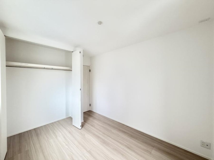 �Q�� ����