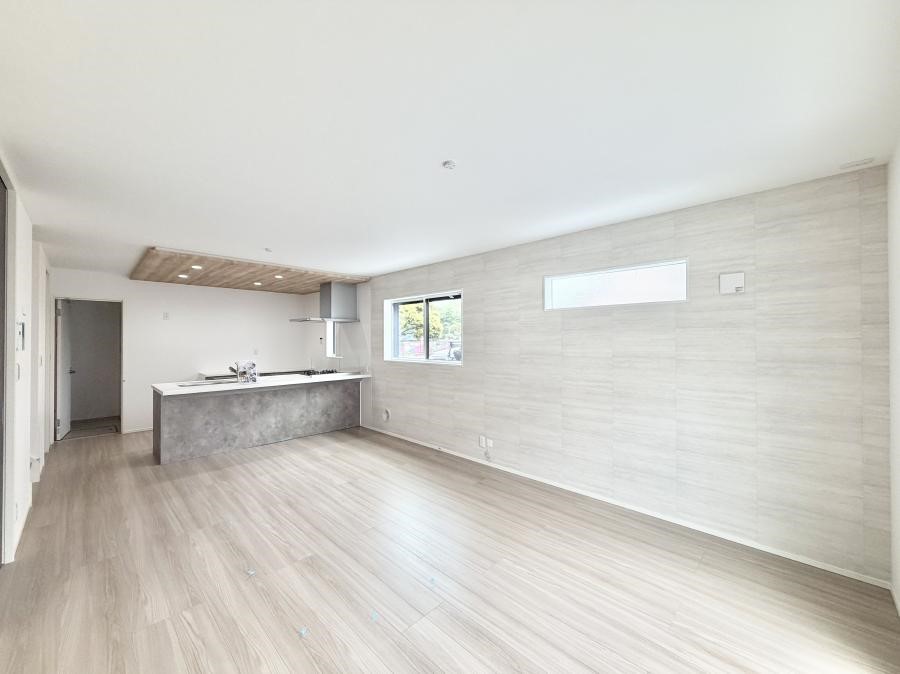 ���r���O ����