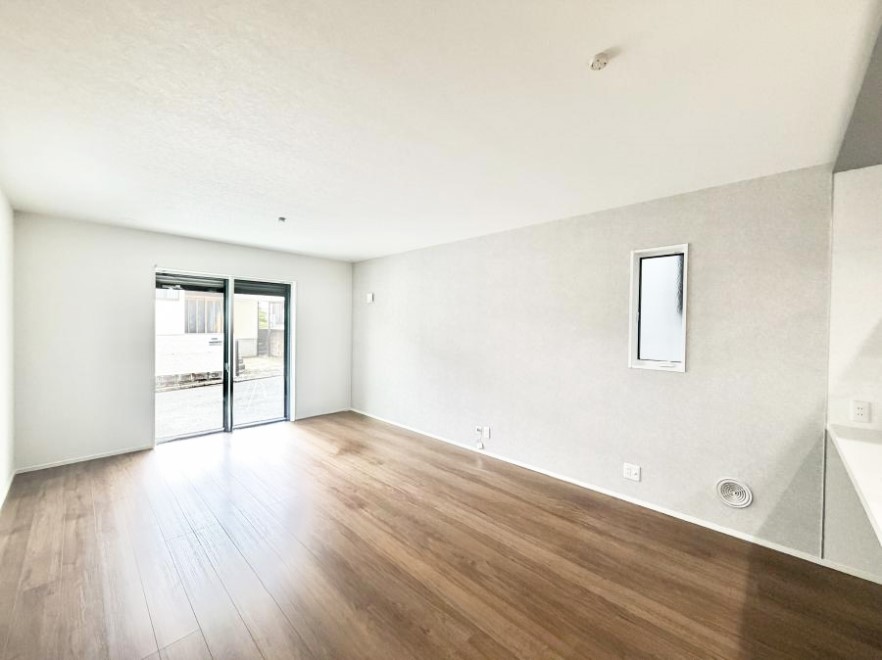 ���r���O ����