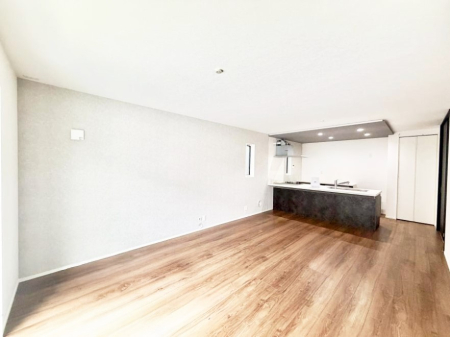 ���r���O ����