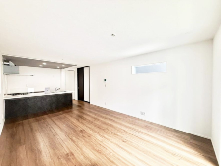 ���r���O ����