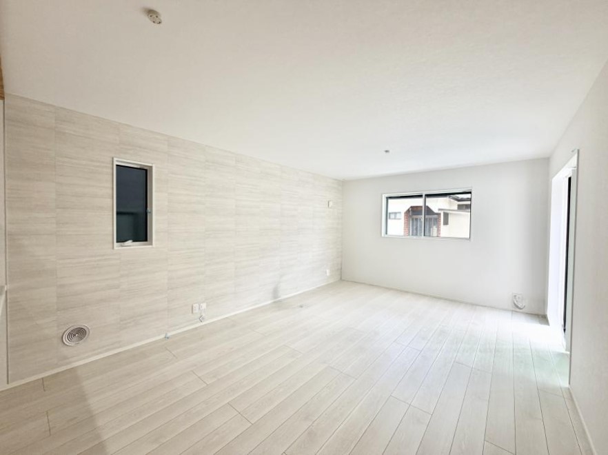 ���r���O ����