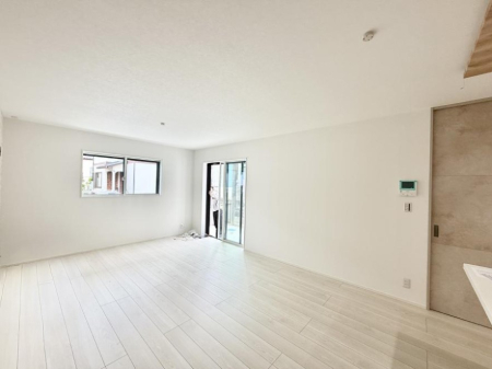 ���r���O ����