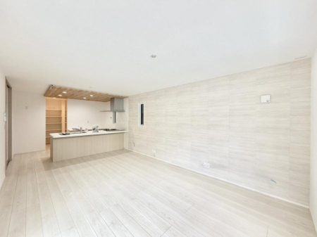 ���r���O ����