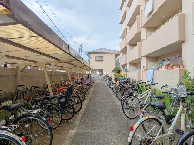 ���̑� �O�ρ����]�Ԃ��g�����Ƒ��ɂ����S�̒��փX�y�[�X��~�n���ɂ��p��