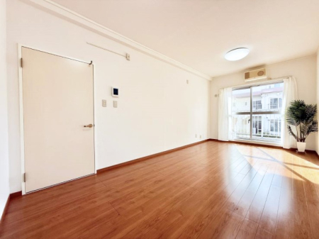 ���r���O �����������������Ɠ��ʂɂ���A�e���̋��