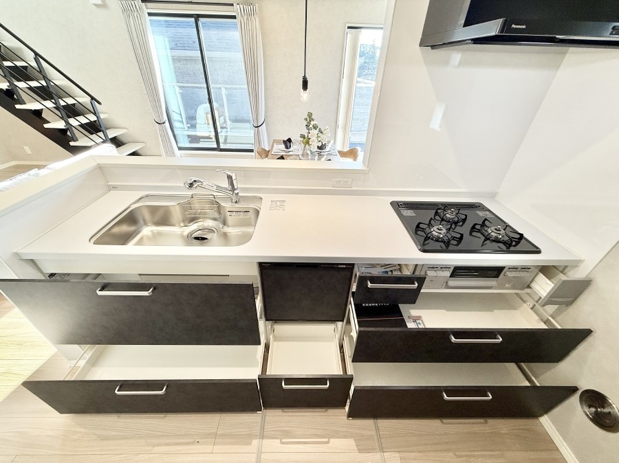 �L�b�`�� �����������������Ԃ����܂��A�Ί炠�ӂ��L�b�`��