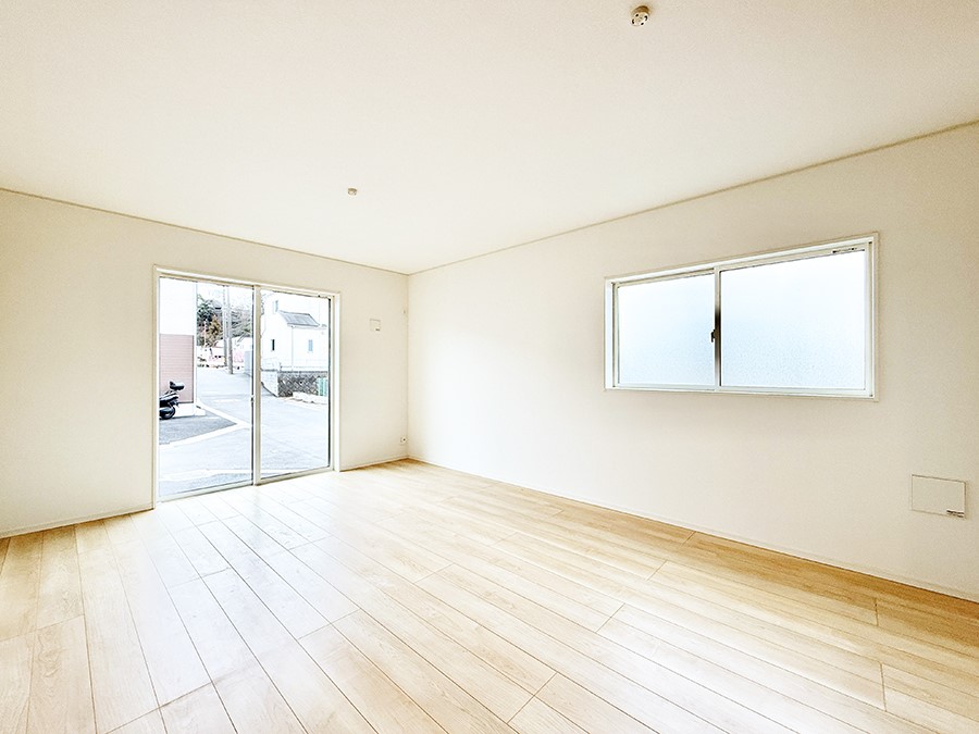 ���r���O ����