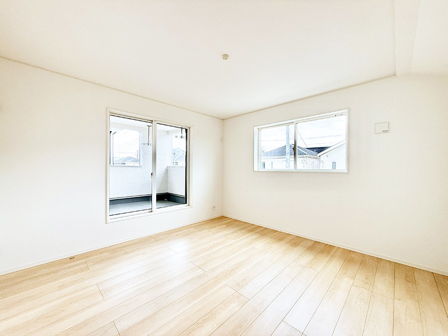 �Q�� ����