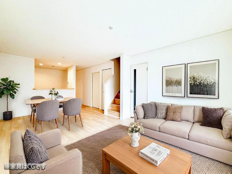 ���r���O ����