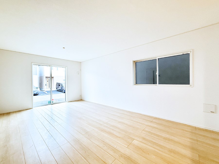 ���r���O ����