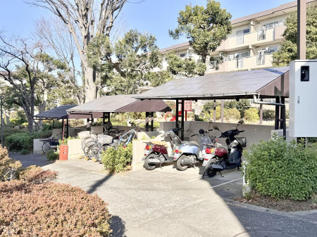 ���̑� �O�ρ��~�n���ɒ��֏���������Ă���A���]�Ԃ̗��p���X���[�Y�ł�