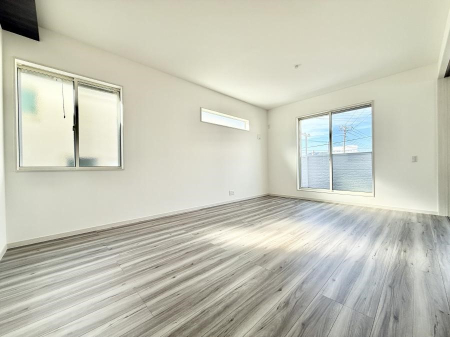 ���r���O ����