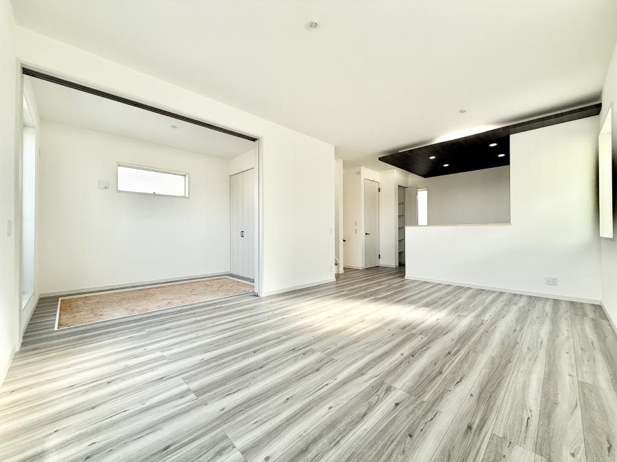 ���r���O ����