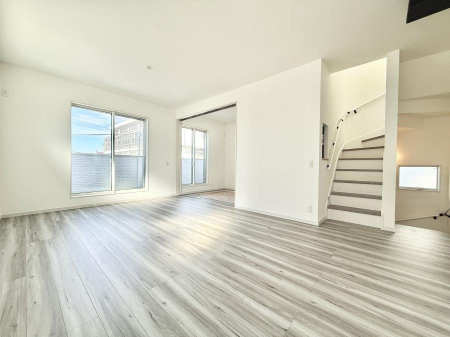 ���r���O ����