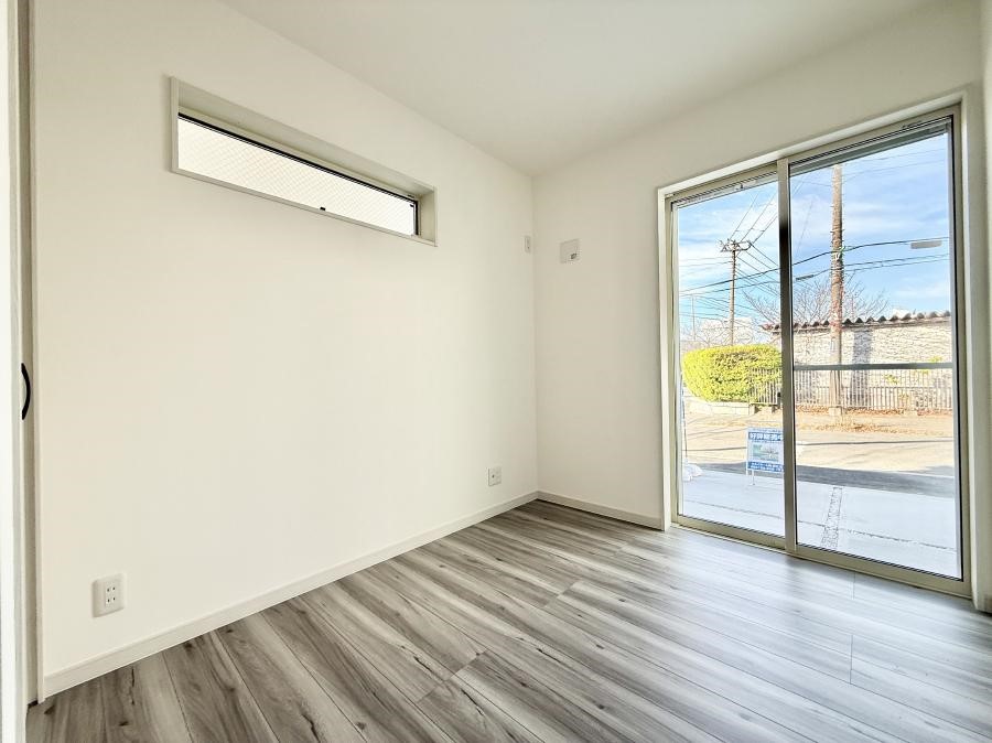 �Q�� ����