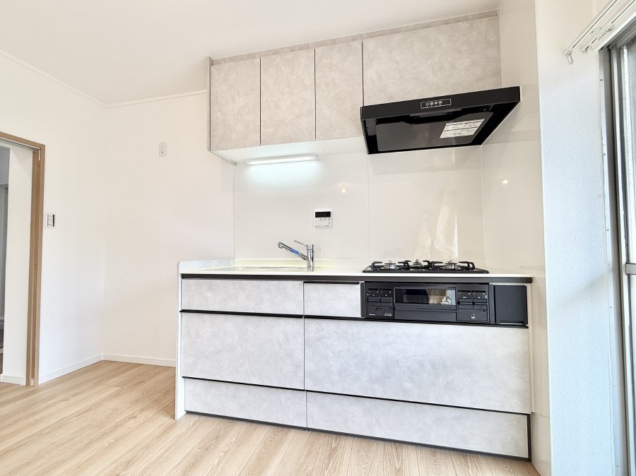 �L�b�`�� �����������������Ԃ����܂��A�Ί炠�ӂ��L�b�`��