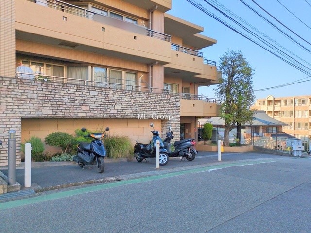 ���̑� �O�ρ��~�n���ɒ��֏���������Ă���A���]�Ԃ̗��p���X���[�Y�ł�