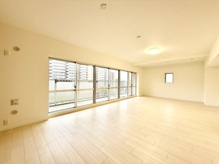 ���r���O ���������났�ƏΊ炪�W�܂�A�S���܂郊�r���O