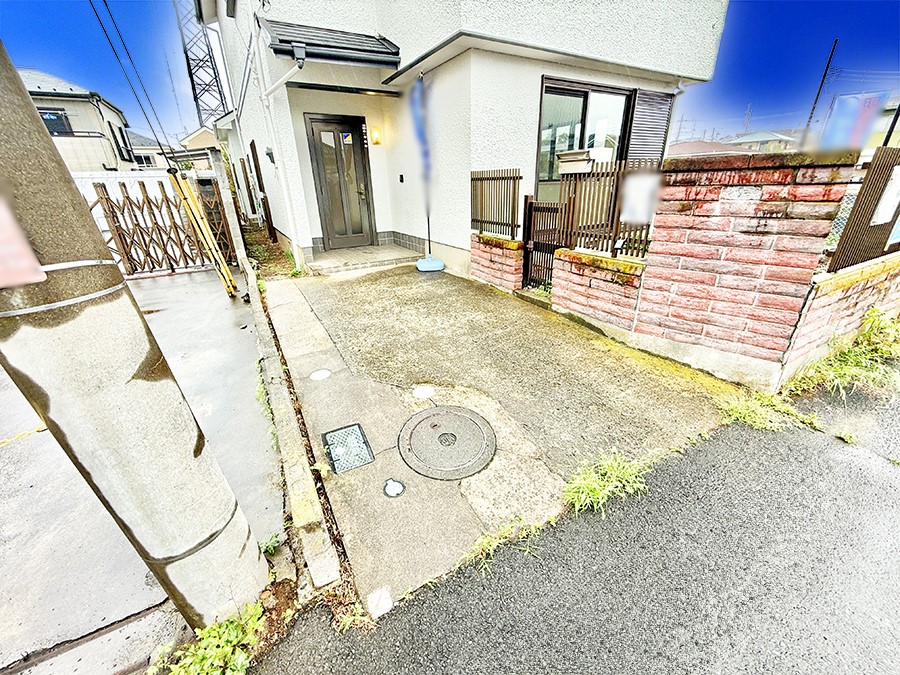  �O�ρ�����ɂ��钓�ԃX�y�[�X�Ȃ̂ň��S�ł���