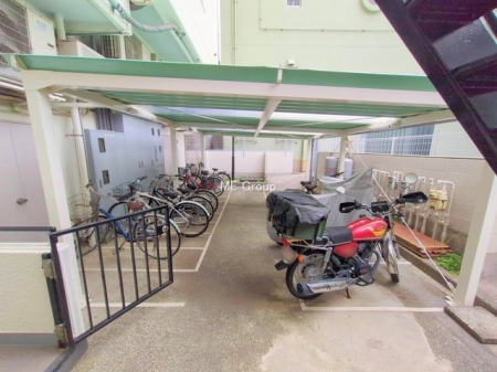 ���̑� �O�ρ����]�Ԃ��g�����Ƒ��ɂ����S�̒��փX�y�[�X��~�n���ɂ��p��