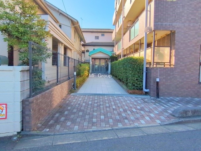 �G���g�����X �O�ρ��Ǘ��̍s���͂����G���g�����X�ň��S���ĕ�点����ł�