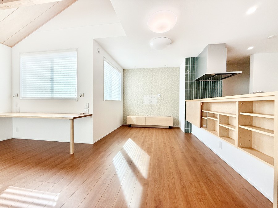 ���r���O ���������S�n�̂����A���z�̃��r���O