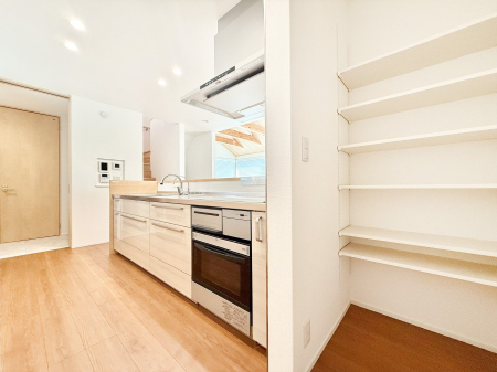 �L�b�`�� �������Ƒ����J��[�߂�A������̂���L�b�`��